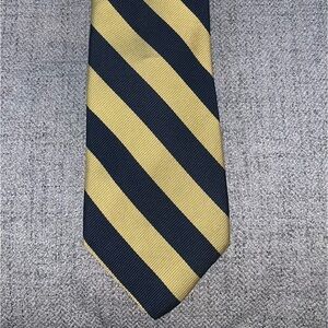 Vintage Men’s Jos A Bank Clothier Navy/Gold 100% Silk Tie EUC U of M Colors